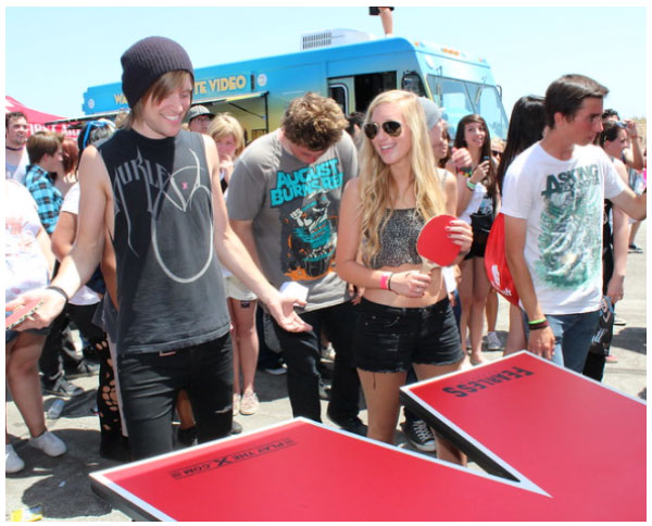 playing table tennis xpong